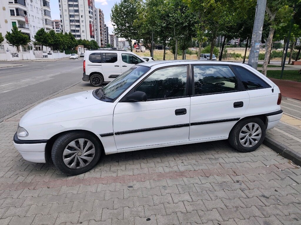opel astra 1.6 - 3