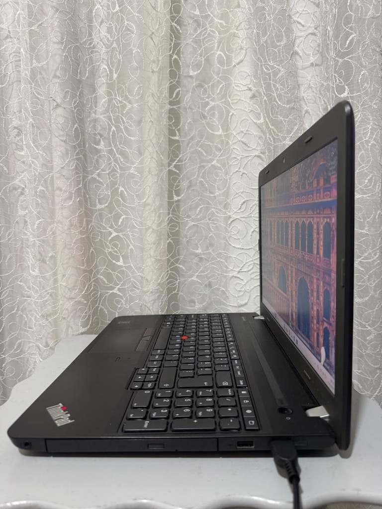 Lenovo Thinkpad E550 - 3