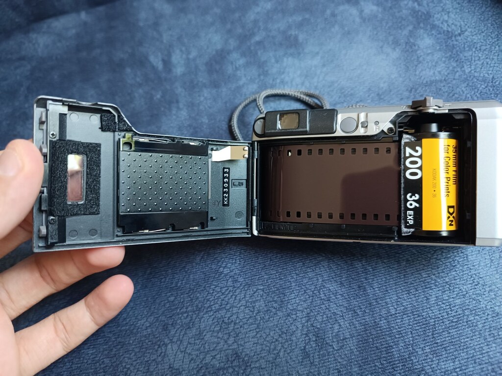 Konica Lexio 70W 35mm Nokta ve Çekim Film Kamerası - 5