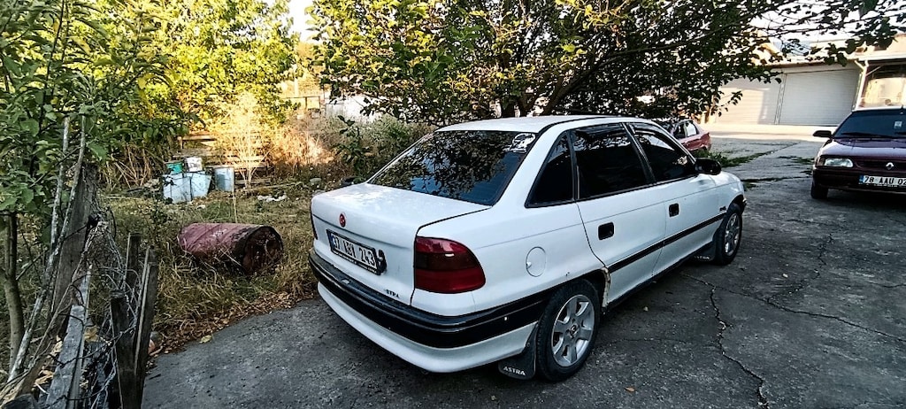 93 model 1.4 82 beygir enjeksiyonlu Opel Astra f - 2