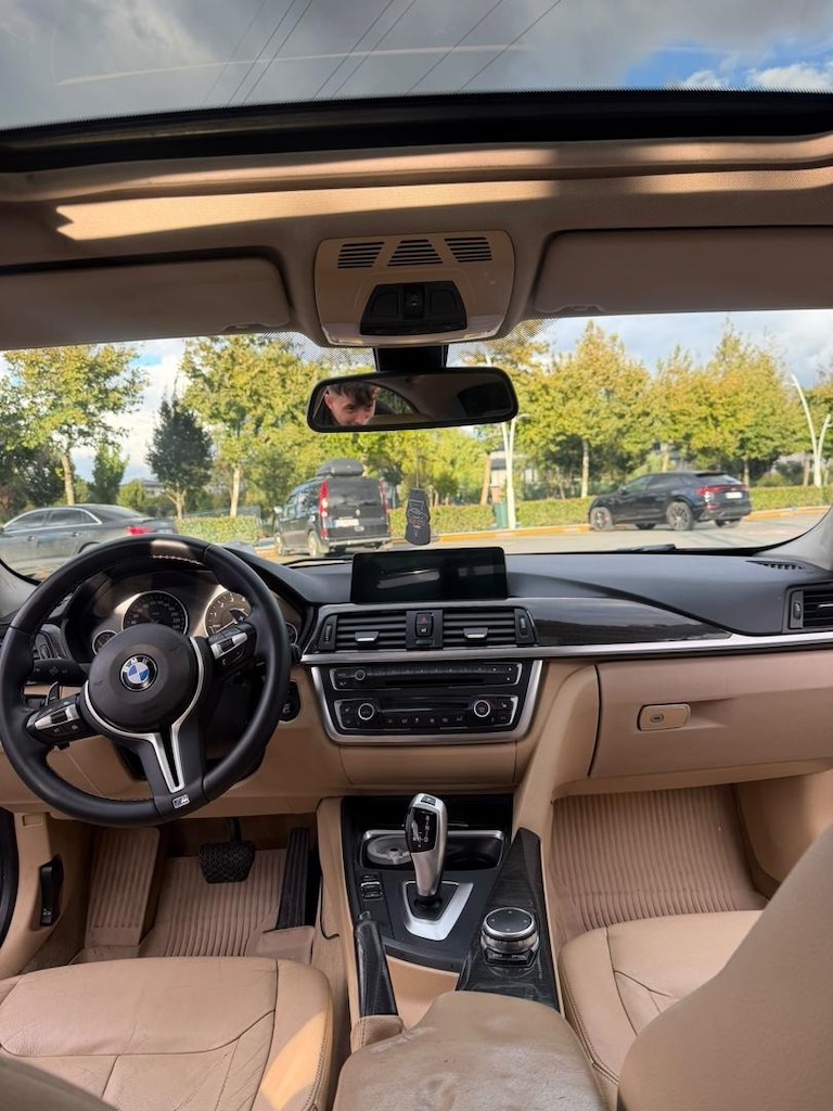 BMW 320i - 10