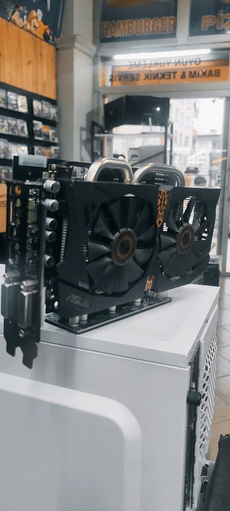 4Gb Asus Rog Strix Radeon R7 370 256Bit Ekran Kartı. Gtx 970 Ayarında - 4