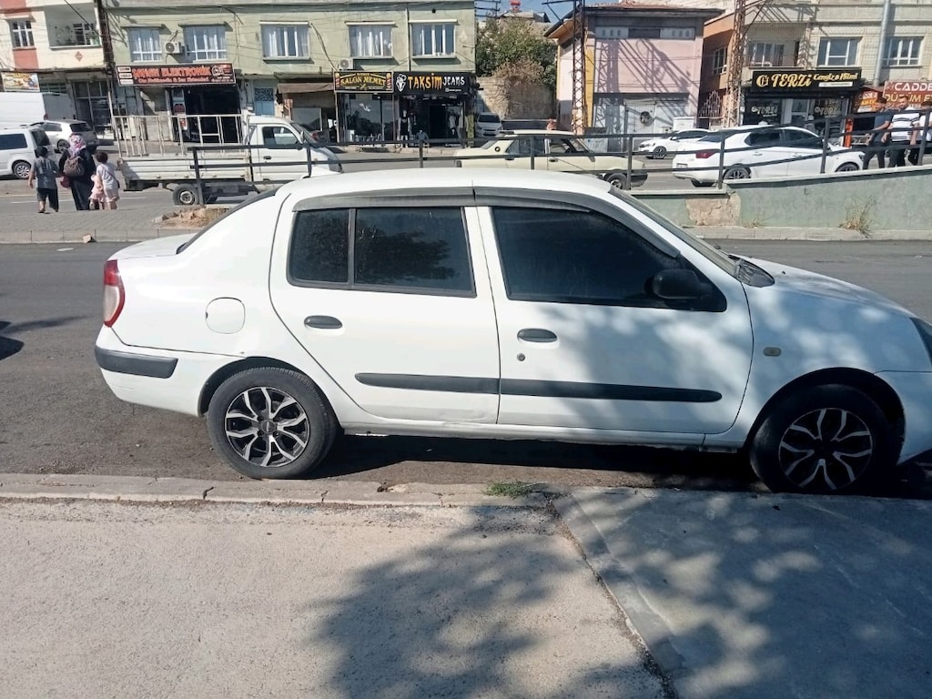 Renault Clio 2 sedan - 7