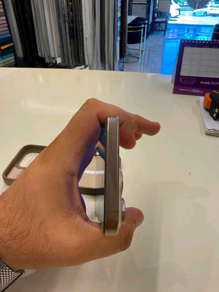 iPhone 16 PRO MAX YD - 4