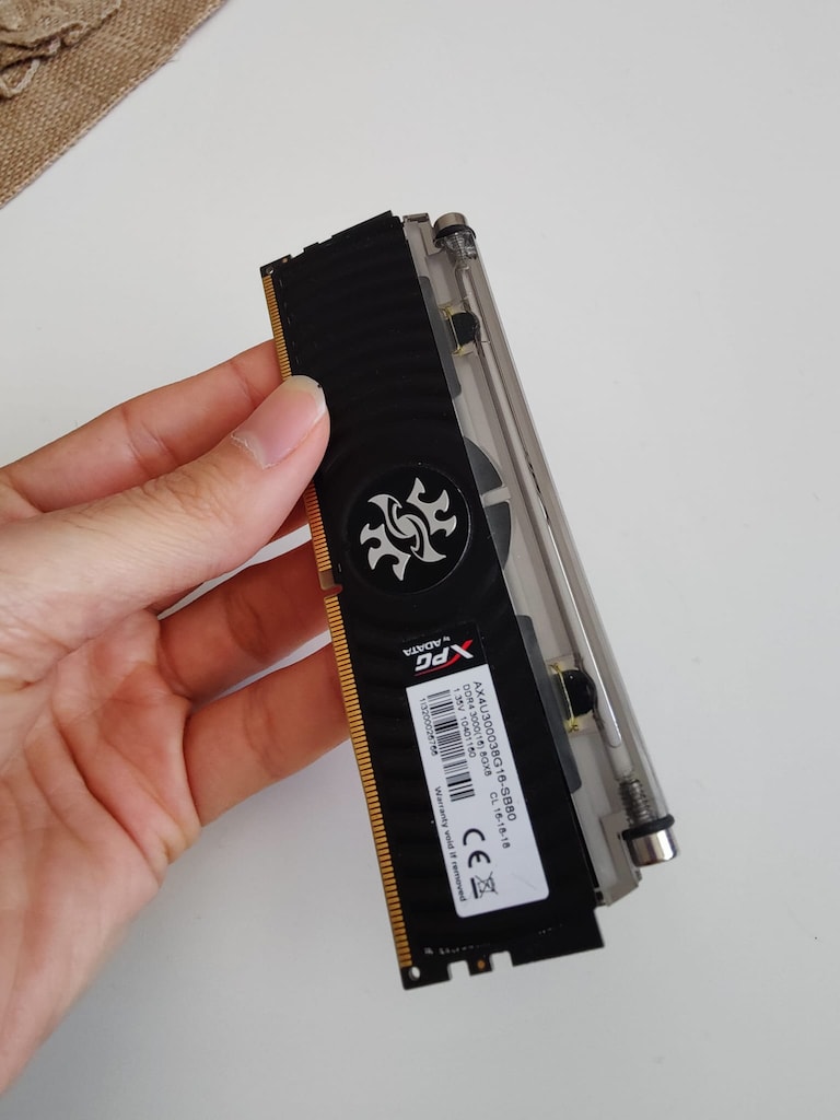XPG 8 GB RGB DDR4 RAM - 3