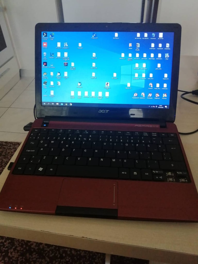 Acer aspire one AO722  mini 4 gb ddr rem,320 gb hdd - 2