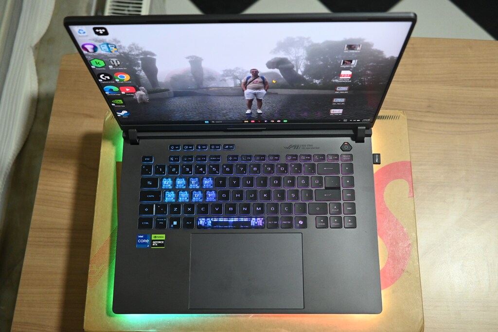 ASUS ROG Strix G16 G615JMR | i7-14650HX | RTX 5060 8GB |16GB RAM - 9