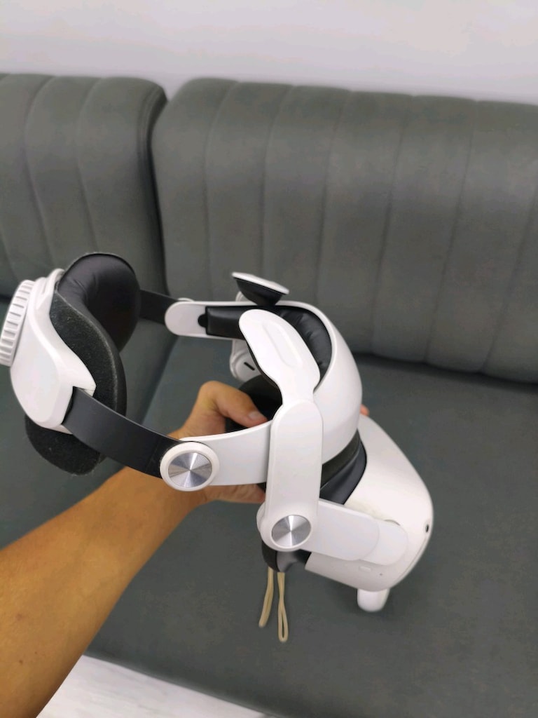 Meta Quest 2 VR - 2