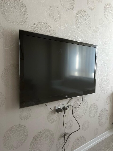 LG 42LW4500 42” Full HD 3D LED TV