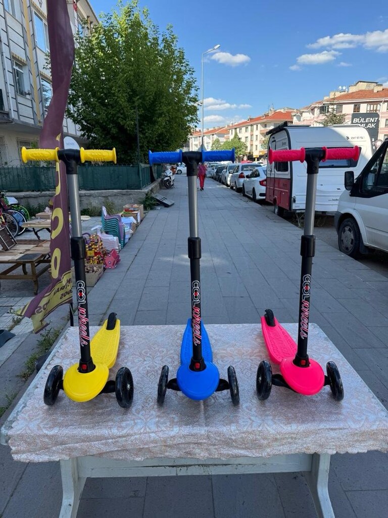 SIFIR SCOOTER. ÇOK KALİTELİ VE ŞIK VE SAĞLAM. ADETİ:1.100 TL. - 2