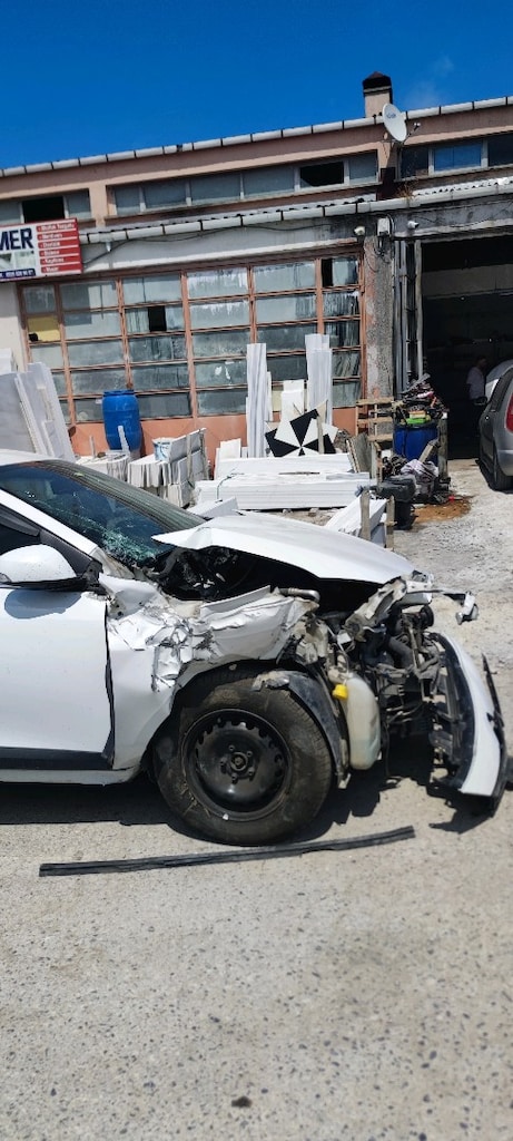 Renault Fluence 2013 Önden Kazalı - 4