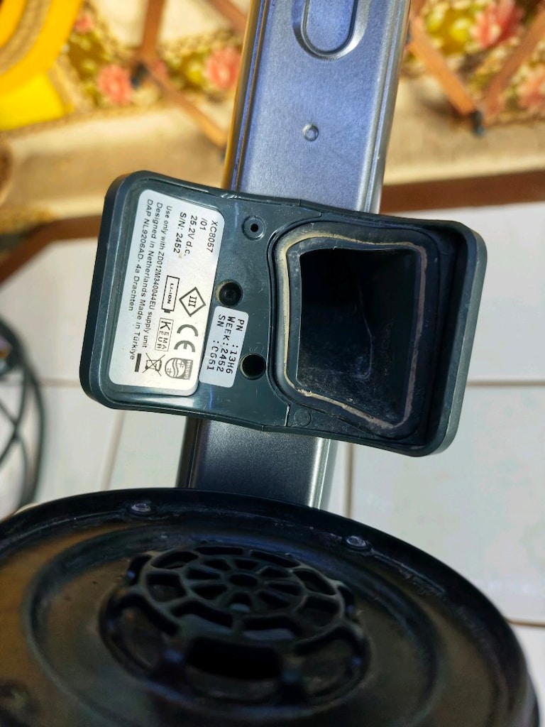 Philips 8000 Serisi Aqua Plus kablosuz dikey şarjlı süpürge XC8057/01 - 8