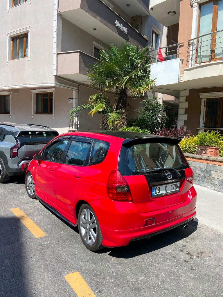 SAHİBİNDEN DÜŞÜK KM SUNROOFLU KIRMIZI JAZZ - 2
