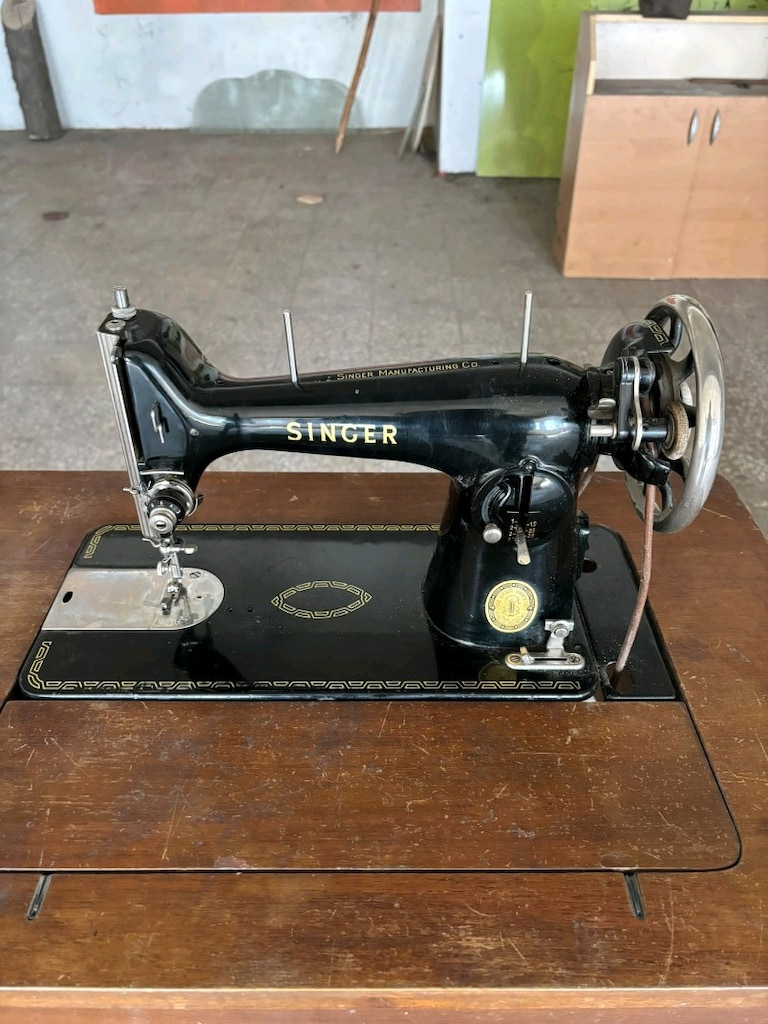 Singer dikiş makinesi masası ile birlikte - 12