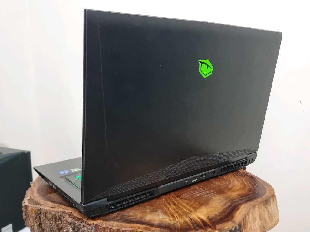 Monster Tulpar 17.3 inch Büyük Ekran i7-11800H RTX 3060 - 8