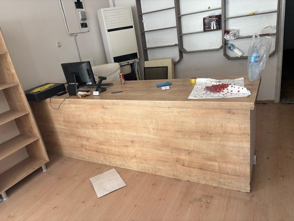 Mağaza Rafları ve Teşhir Masaları - 11