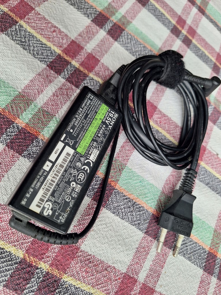 Ojinal Sony Vaio Dizüstü Bilgisayar Adaptörü - 19,5V - Sorunsuz - 3