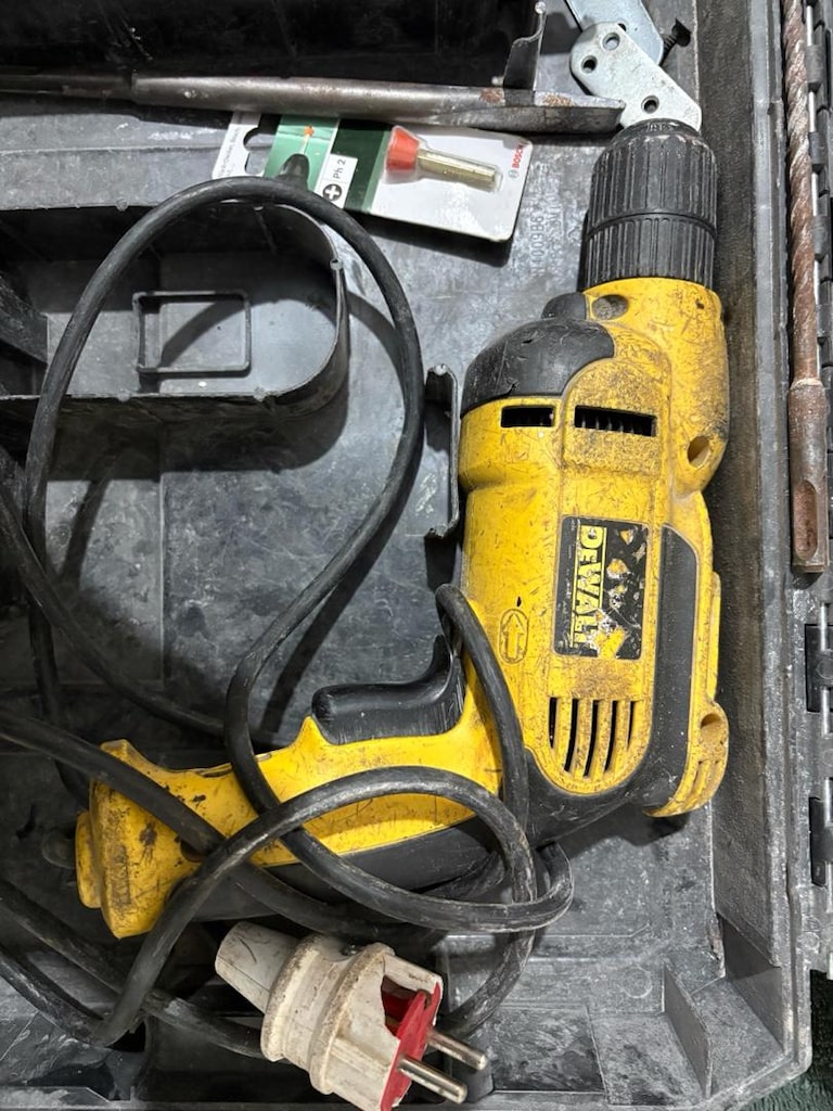 DEWALT KIRICI DELİCİ MATKAP (SDS-PLUS) KUTULU SET - 2