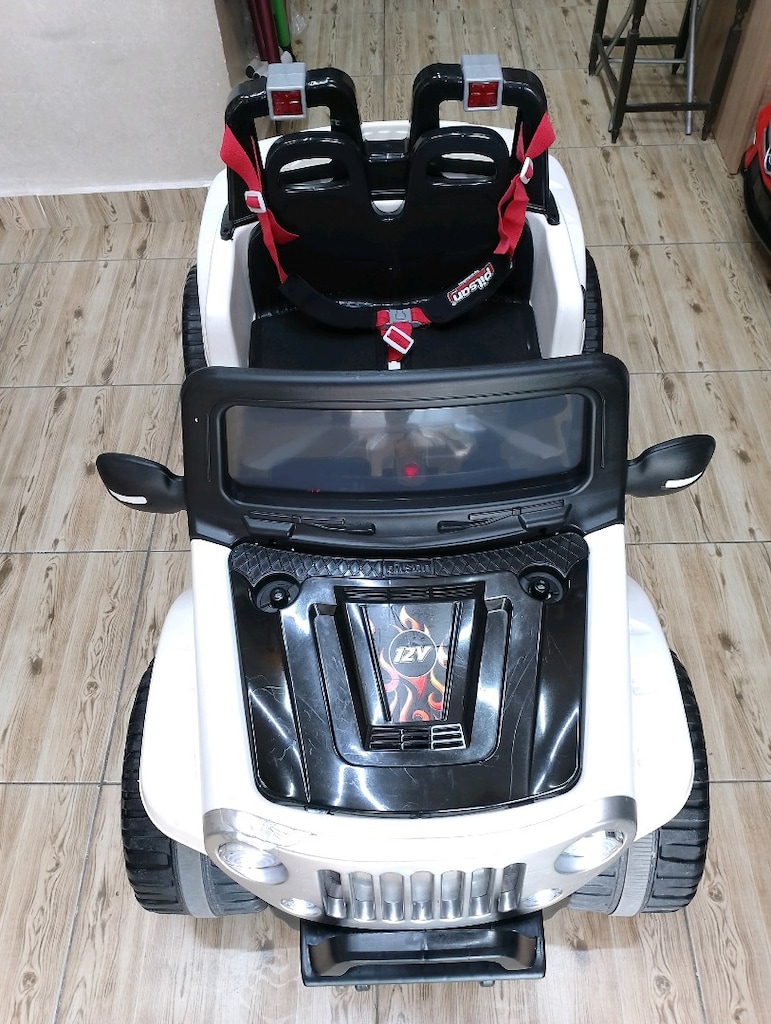 İNCİ AKÜLÜ ARABA 12V KUMANDALI CİFT KİSİLİK JİP - 12