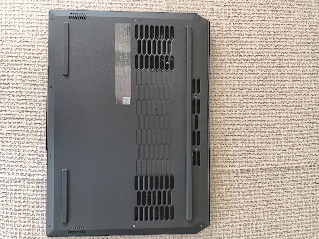 Lenovo LOQ - 7