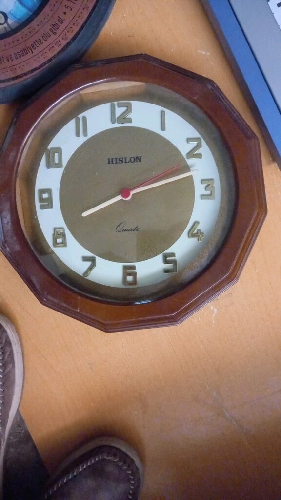 çeşitli markalarda saatler,fiyat tane 250 ile 900 TL arasında değişir - 8
