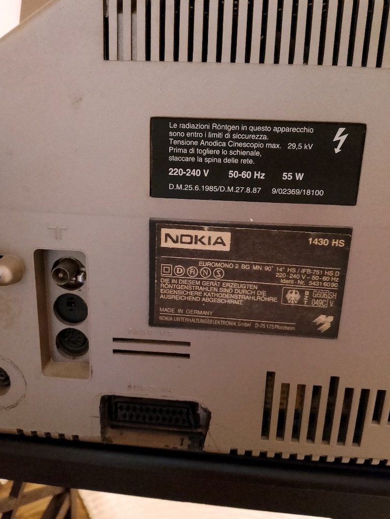 NOKIA uydu takılan radyo lü 37 ekran sorunsuz fazla olduğu için satl - 3