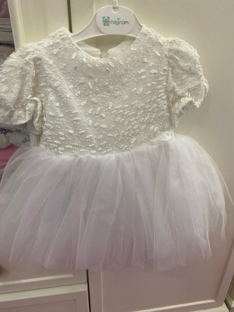kız bebek beyaz elbise