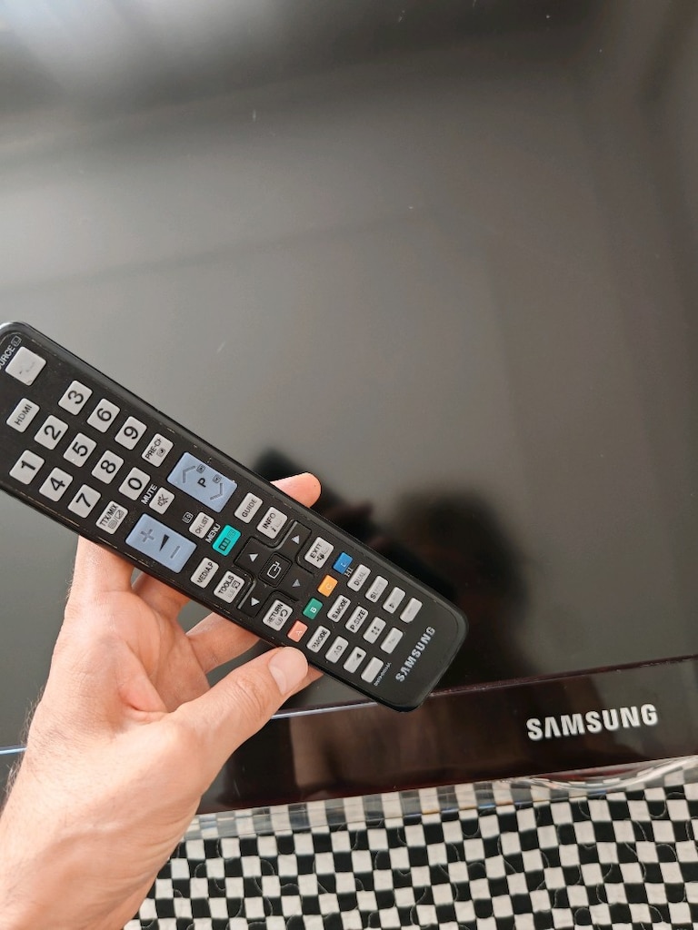 Samsung LCD Full HD TV - 2