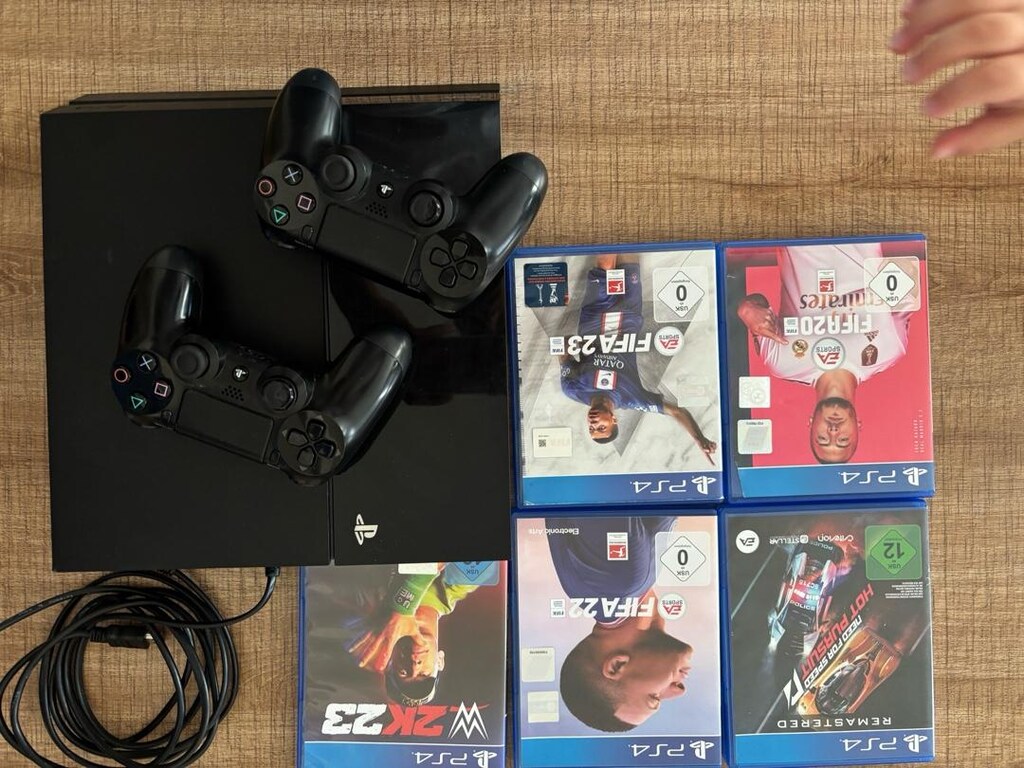 PlayStation 4 - 5