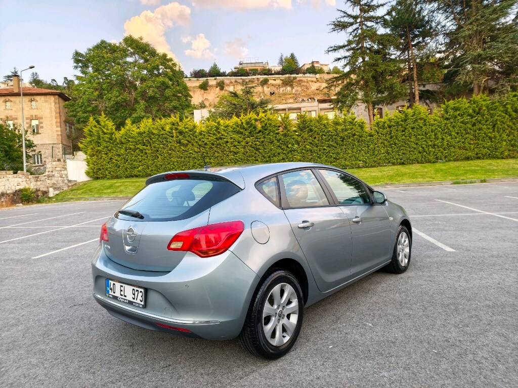 İlk Sahibinden Boyasız 2013 Model Opel Astra J 1.6 178.000 Km'de - 2