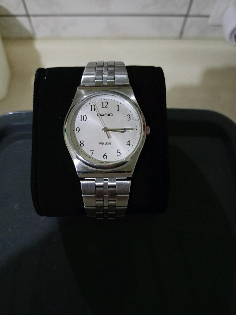 casio çelik kordon saat camda sadece kılcal çizik vardır - 2