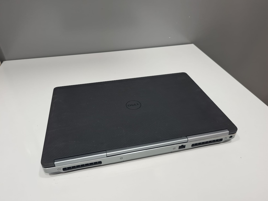 DELL İ7 6820HQ + 17.3 İNÇ FULL HD+ 32 GB RAM+QUADRO 4 GB 256 BİT - 4