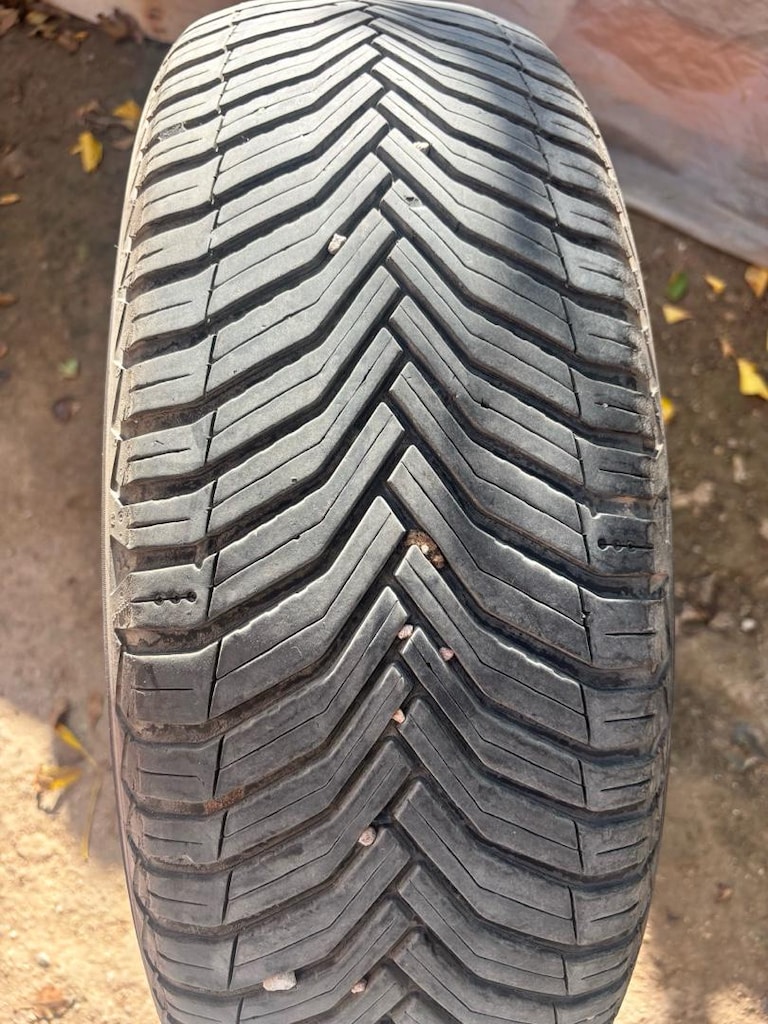 215/65R17 Dört mevsim lastikler 4 adet vardır - 12