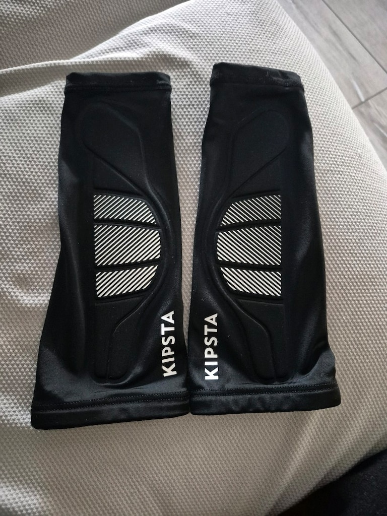 voleybol dizliği iki adet.1adet koluna takılanlar var hiç kullanılmadı - 3