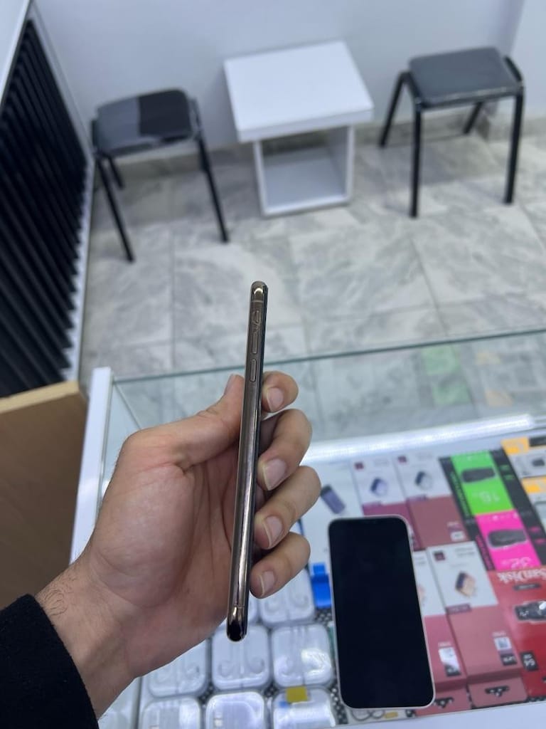 İPhone XS Max 64 GB - 4