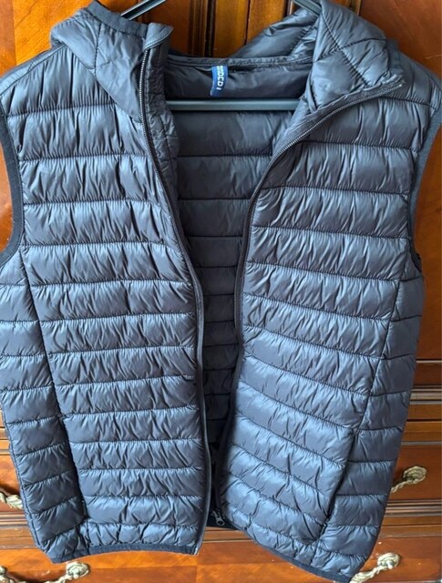 H&M'in DIVIDED alt markasına ait yelek