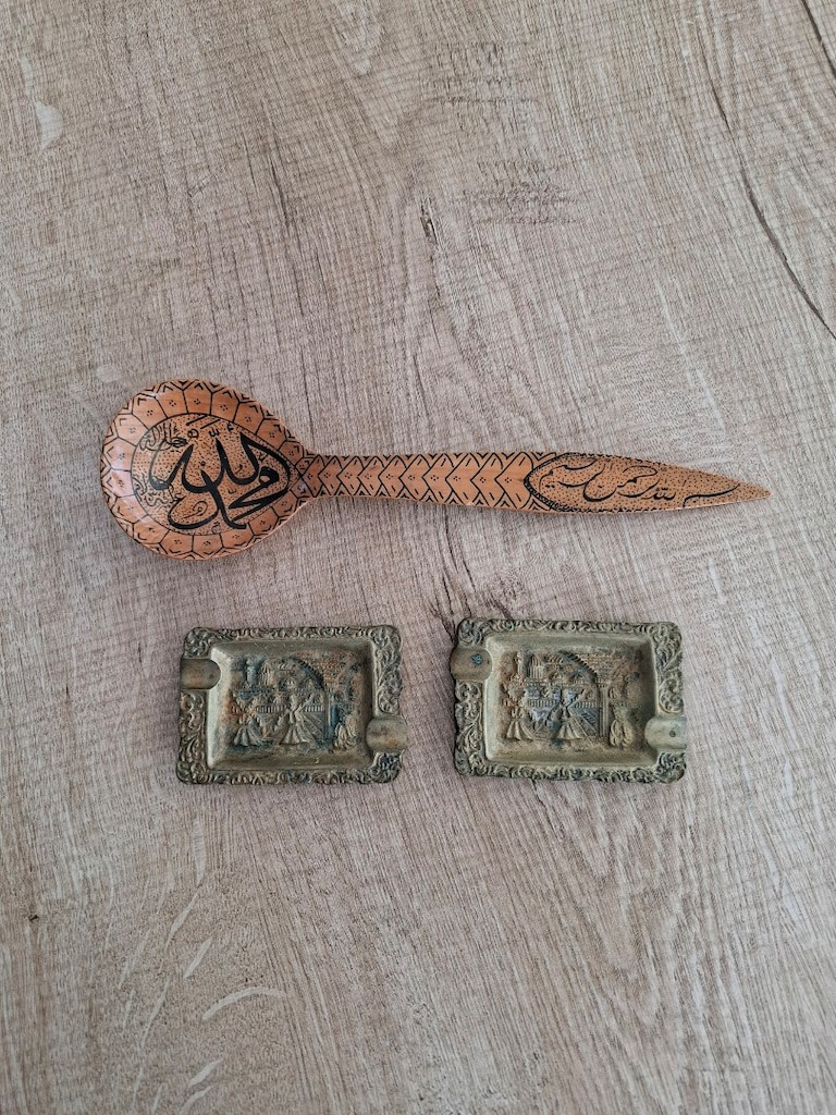 1976-1977 Konya Mevlana Koleksiyonu – El İşi Ahşap Kaşık + 2 Pirinç Kü - 5