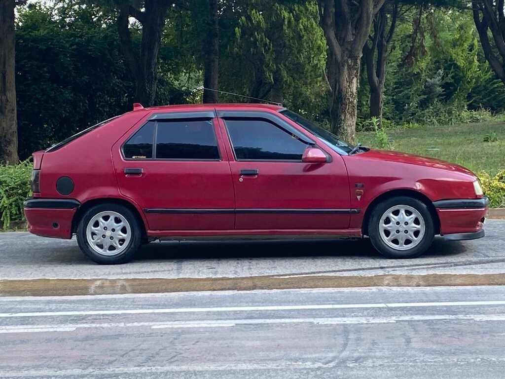 1.6 karbüratörlü Renault Europa - 18