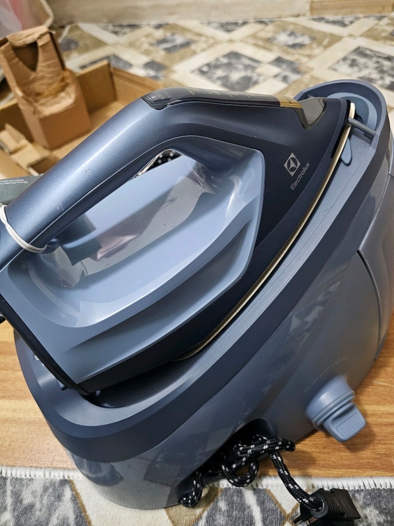Electrolux E8ST1-6DBM Renew 800 Buhar Kazanlı Ütü Sıfır - 4