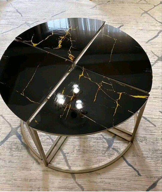 temiz durumunda zigon orta masa ve 4 adet zigon sehpa