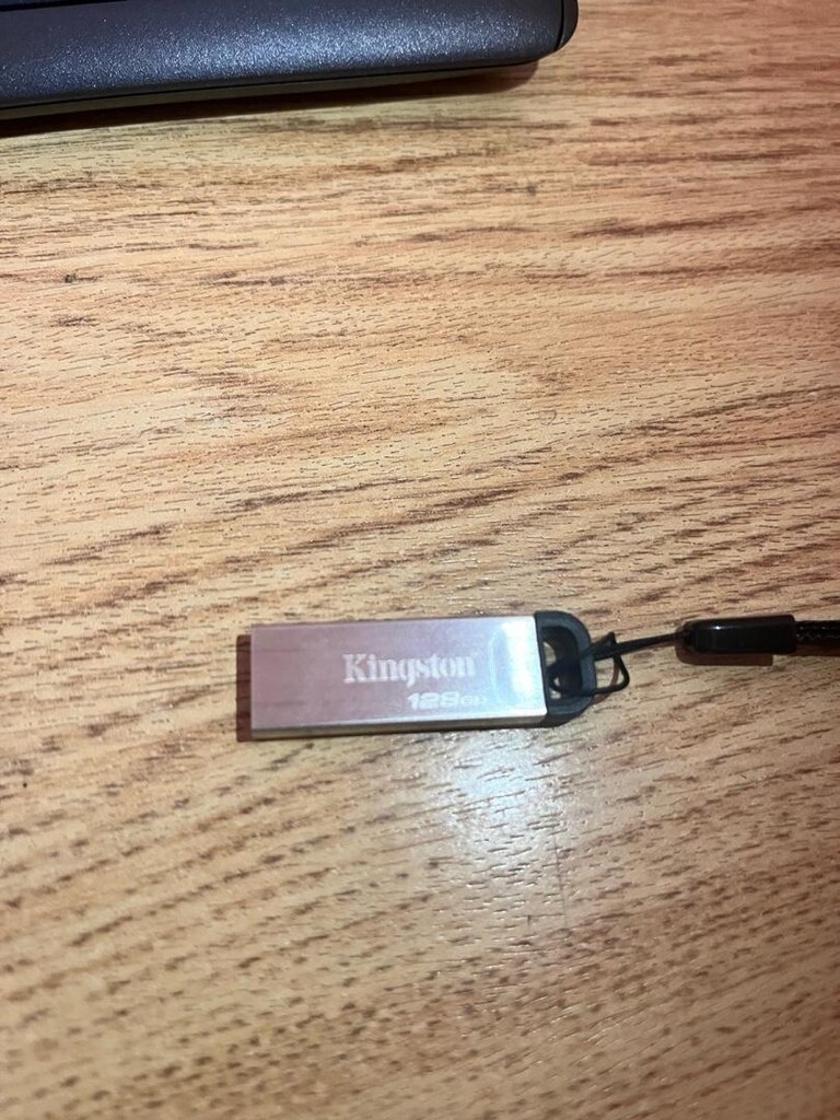 Kingston 128 GB Metal USB Bellek - 3
