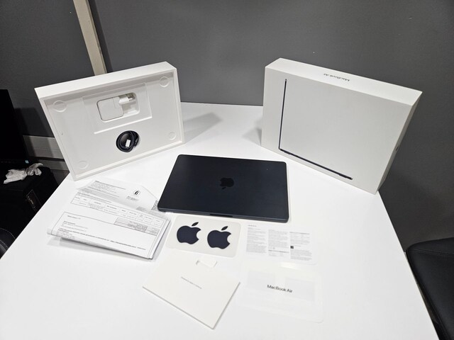 MACBOOK AİR M3 +8 GB RAM+13.6 İNÇ + PİL SAĞLIĞI %93 + 500 GB