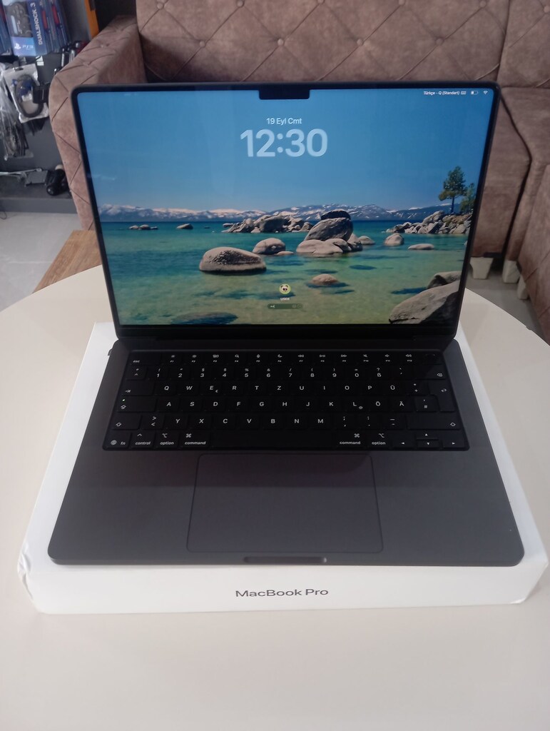 【美品】 カスタムMacBook Pro 本体 16GB/512GB APPLE MACBOOK PRO M5 16GB RAM 512GB SSD 2025 MODEL. - letgo'dan