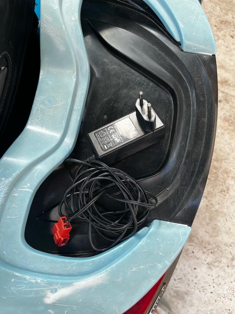 Mavi BMW Akülü Araba - 11