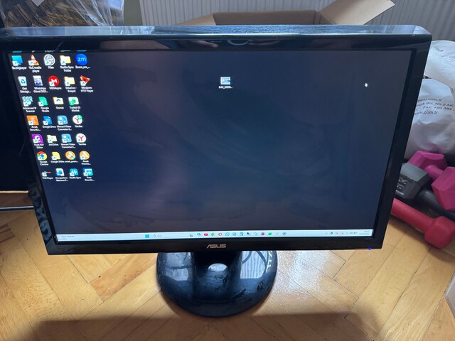 Asus VGA Girişli LED / LCD Monitör - Tertemiz & Sorunsuz