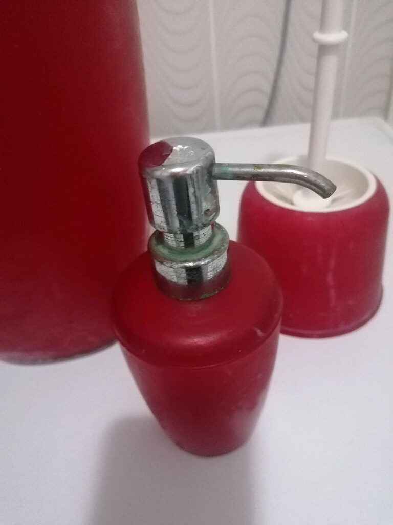 banyo takımı çöp kovası fırçası sıvı sabunluk kırığı filan yok temiz - 2