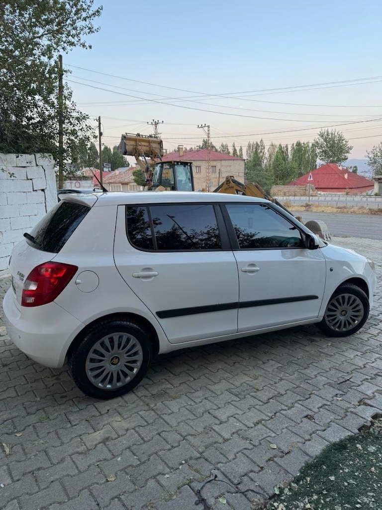 Skoda Fabia 1.2tsi . klima kalorifer aktif - 12
