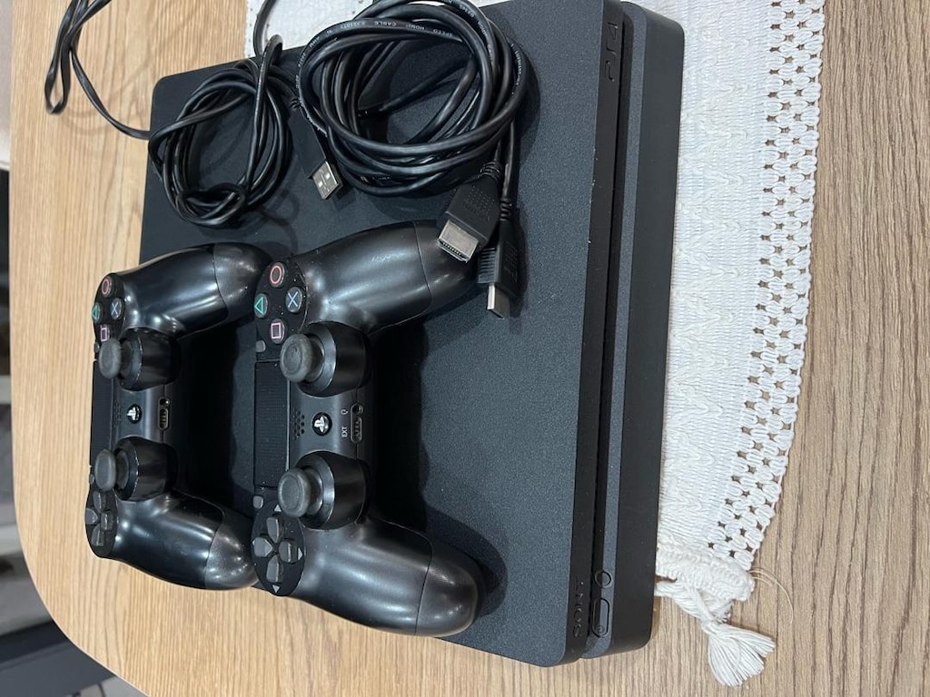 ps4 Slim - 2