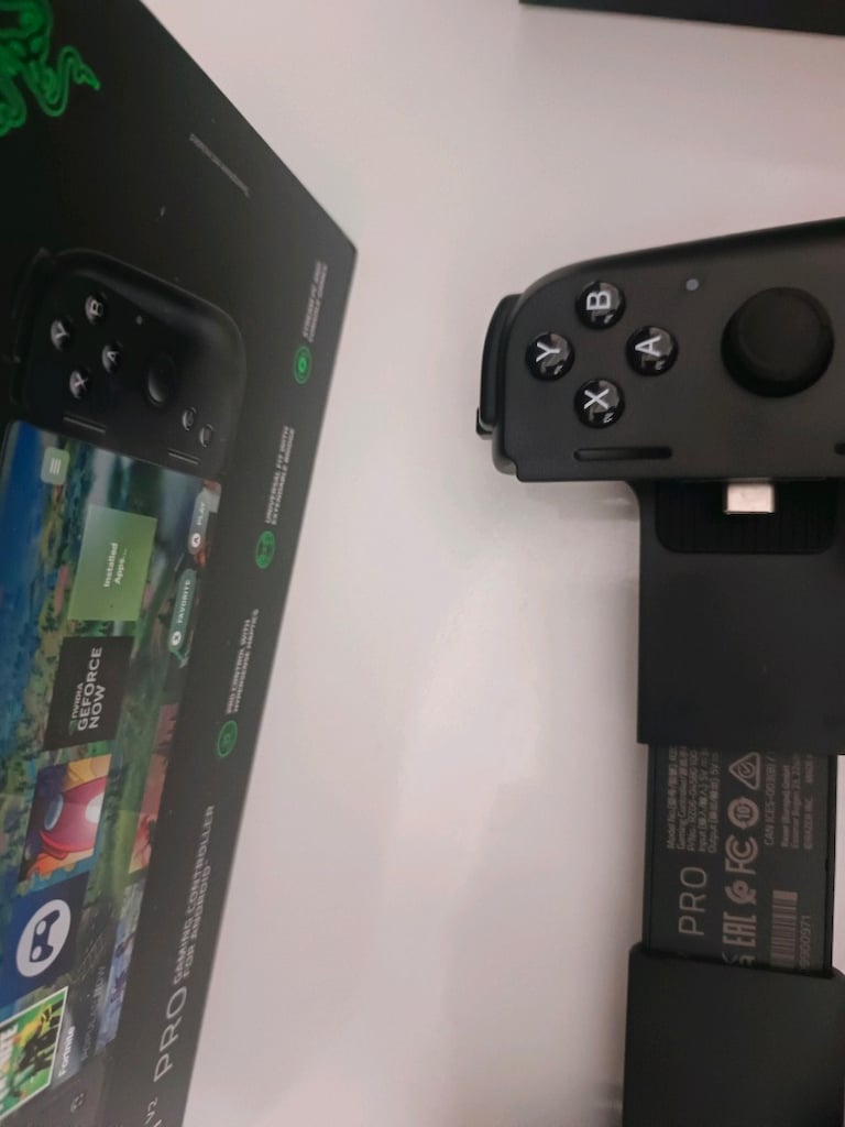 RAZER KISHI V2 PRO GAMİNG CONTROLLER - 6