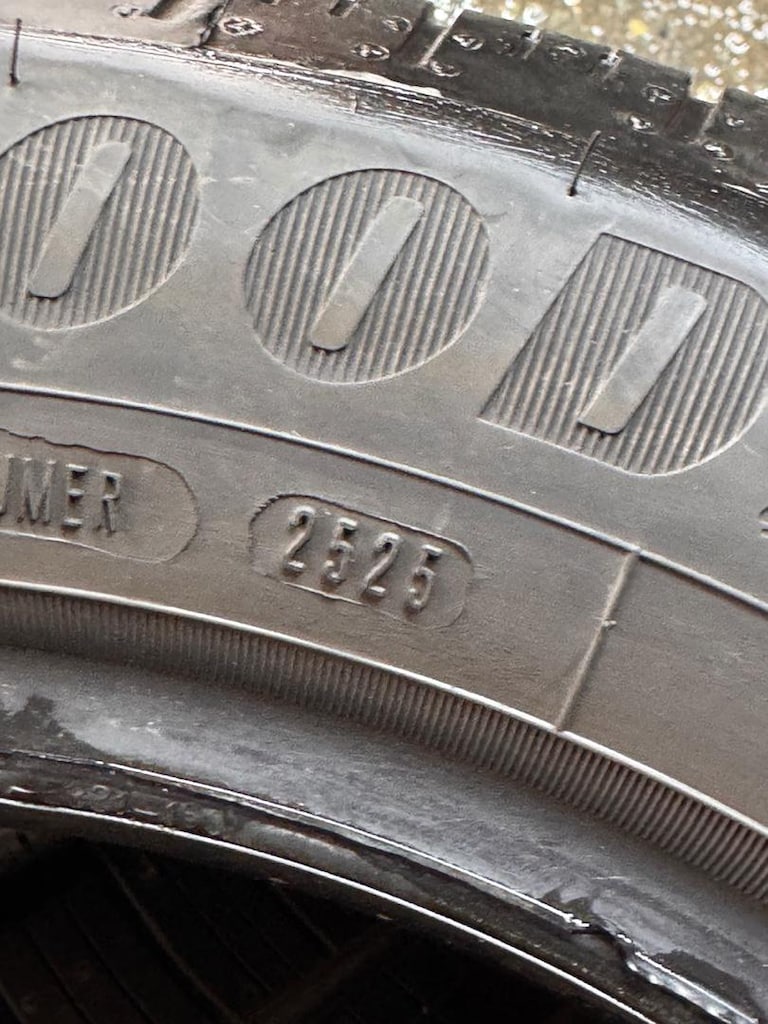 205 55 16 yazlık Goodyear 1000 km yol yaptı sıfır ayarında tarıh 2025 - 4